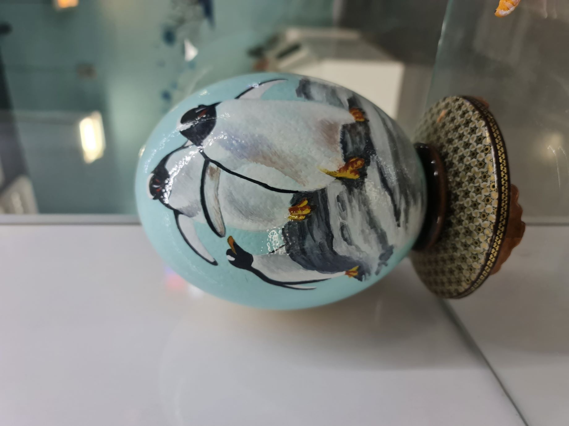 طراحی و نقاشی روی تخم شتر مرغ 